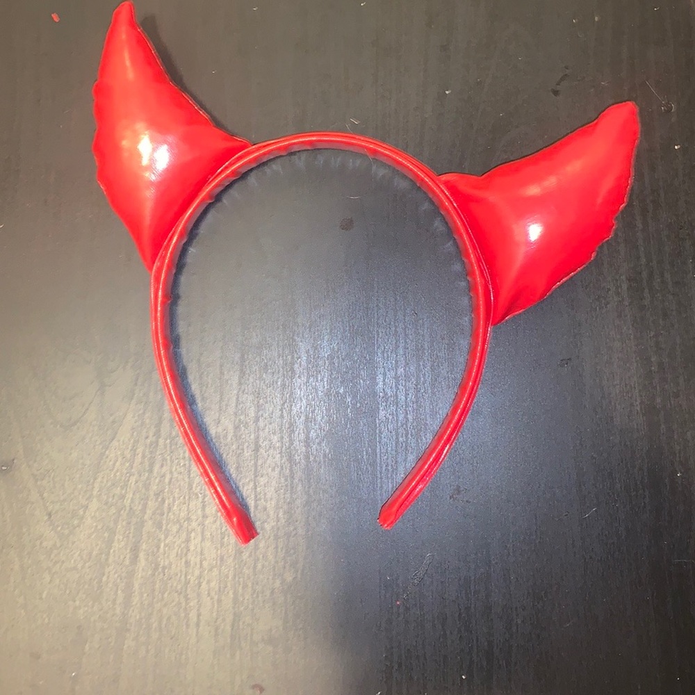 DEVIL HORNS